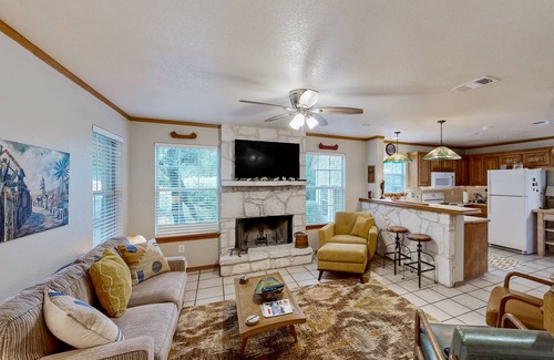 Spring Branch Casa | Cozy home, 2bedroom and a loft near Natural Bridge Caverns & Hilltop Views
