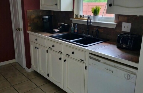 Shenandoah Casa | Cozy home away from home with ample amenities