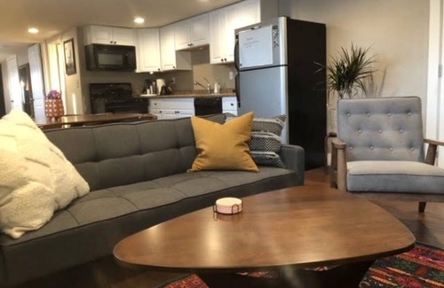 North Logan Casa | Cozy “Home Away From Home” 1 Bedroom basement Suite w Full Bathroom & laundry