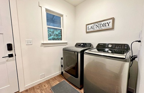 McLoughlin Casa | Cozy Home Away from Home