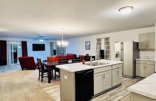 Southport Casa | Cozy Home Away in Southport!
