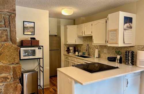 Old Town Condominio | Cozy home base for a great trip!