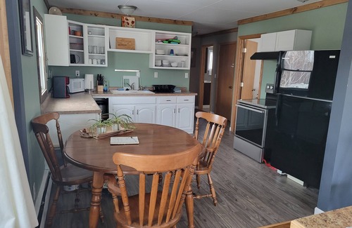 Christmas Casa | Cozy home centrally located with view of lake Superior and comfy beds!