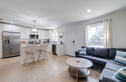 Whitemarsh Island Casa | Cozy home centrally located between Tybee Island & Downtown Savannah.