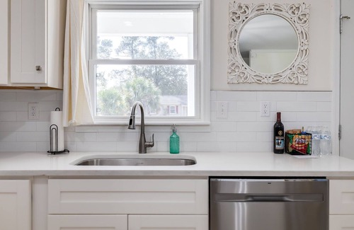 Whitemarsh Island Casa | Cozy home centrally located between Tybee Island & Downtown Savannah.
