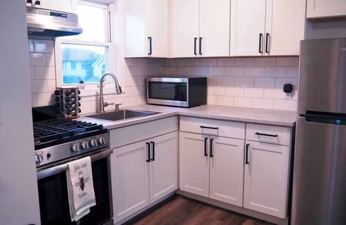 Long Beach Apartamento | Home Close to Beach and LIRR w/Balcony