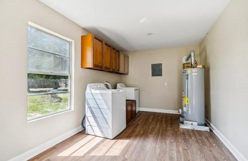 Gonzales Casa | Cozy home close to it ALL