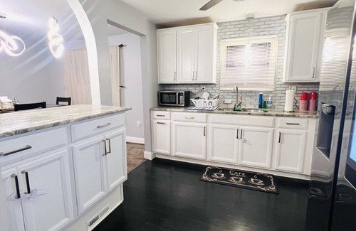 Pittsburgh Casa | Cozy home close to UPMC/CMU/UPITT/DUQSNE/CARLW Minutes from everything w/Parking