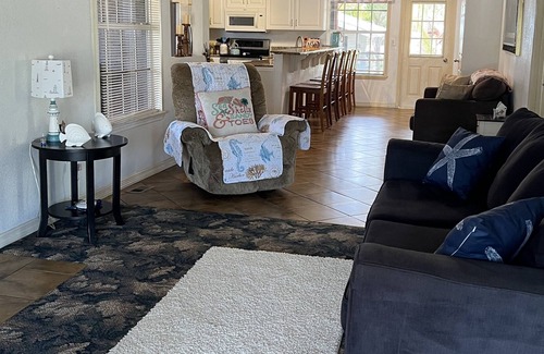Oak Hill Casa | Cozy home half mile from Indian River. Great location for fishing and much more.