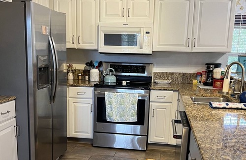 Oak Hill Casa | Cozy home half mile from Indian River. Great location for fishing and much more.