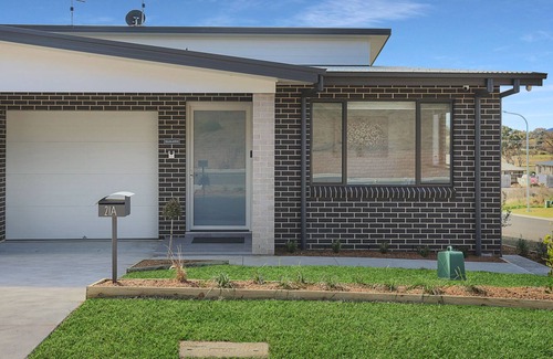 Central Mudgee Casa | Cozy Home Illalangi with Fireplace, Garden and BBQ