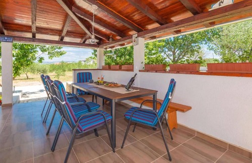 Bila Vlaka Casa | Acogedora casa en Bila Vlaka con cocina