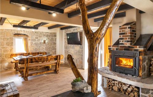 Blaca Casa | Cozy Home In Blaca With Wifi