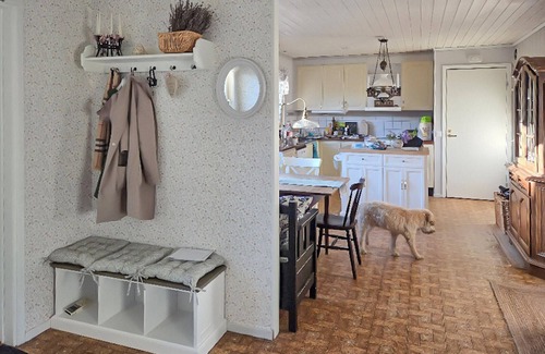Blomstermala Casa | Acogedora casa en Bomstermåla con sauna