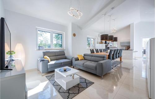 Krsan Casa | Cozy Home In Cambarelici
