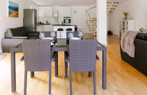 Civljane Casa | Acogedora casa en Cetina con piscina privada, puede ser interior o exterior.