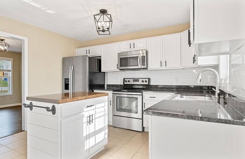 Christiansburg Casa | Cozy home in Christiansburg with great view! 16 minutes to Virginia Tech.