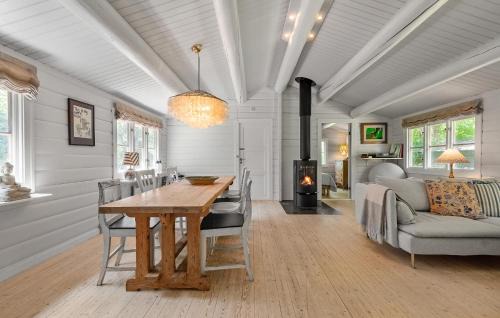 Dronningmolle Casa | Cozy Home In Dronningmølle With Wifi