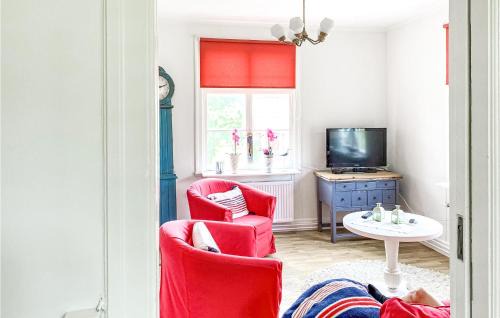 Edsbruk Casa | Cozy Home In Edsbruk With Kitchen