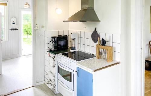 Edsbruk Casa | Cozy Home In Edsbruk With Kitchen