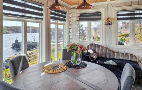 Florø Casa | Cozy Home In Florø With Wifi