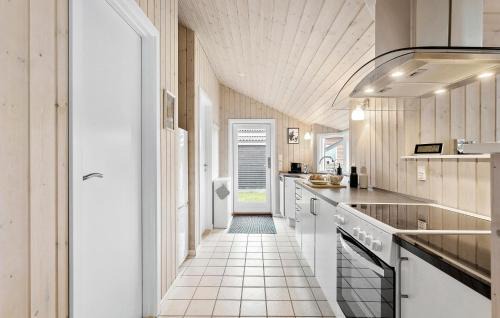 Frørup Casa | Cozy Home In Frørup With Kitchen