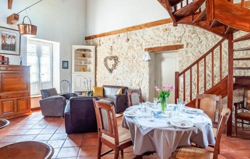 Frayssinet-le-Gelat Casa | Cozy Home In Frayssinet-Le-Gélat