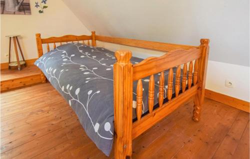 Saint-Germain-du-Pert Casa | Cozy Home In St Germain Du Pert