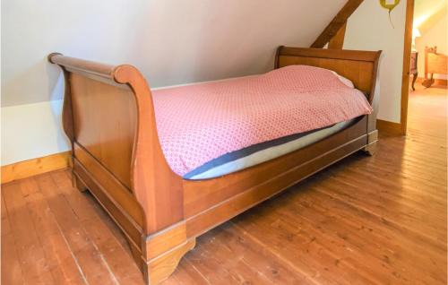 Saint-Germain-du-Pert Casa | Cozy Home In St Germain Du Pert