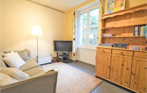 Gavray Casa | Cozy Home In Gavray With Kitchen
