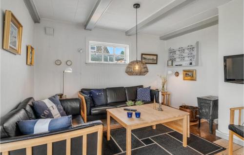Bønnerup Strand Casa | Cozy Home In Glesborg With Wifi