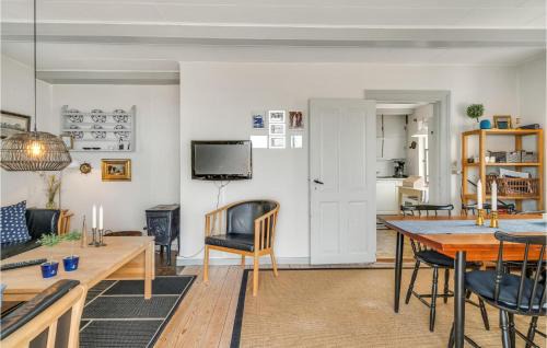 Bønnerup Strand Casa | Cozy Home In Glesborg With Wifi