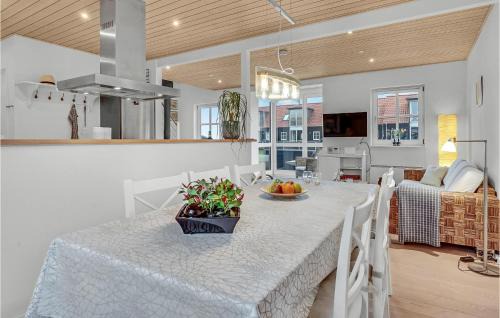 Juelsminde Casa | Cozy Home In Juelsminde With Kitchen