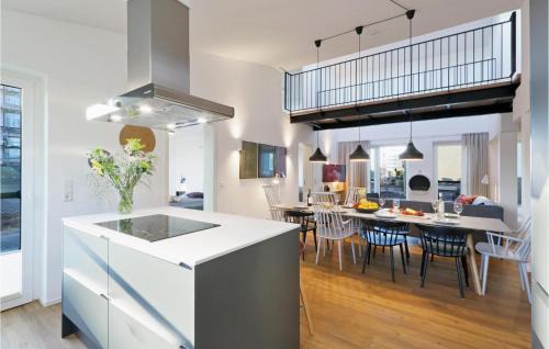 Lembruch Casa | Cozy Home In Lembruchdümmer See