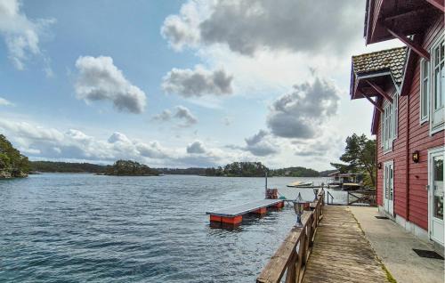 Lysekloster Casa | Cozy Home In Lepsøy With House Sea View
