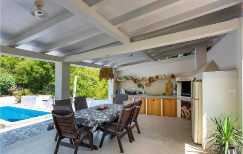 Kras Casa | Cozy Home In Malinska With Wifi
