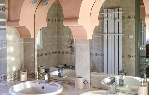 Puisserguier Casa | Cozy Home In Puisserguier