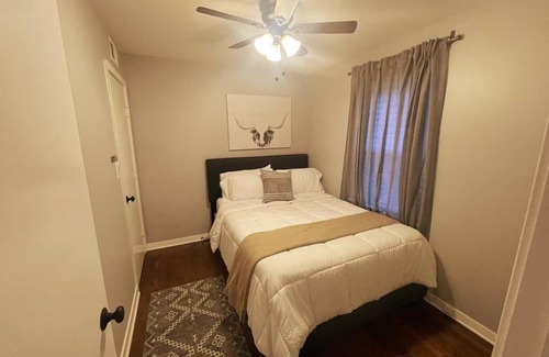 Overland Park Casa | Cozy home in quiet Overland Park neighborhood