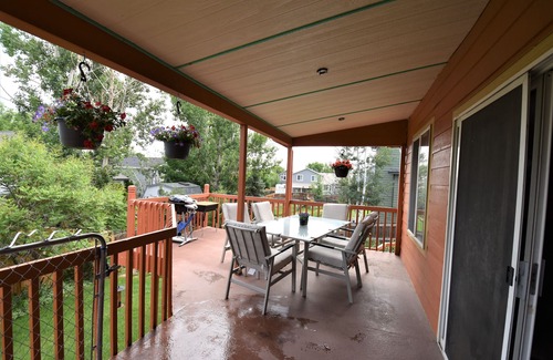 Dupont Casa | Cozy Home in quiet residential neighborhood with Den and Living room.