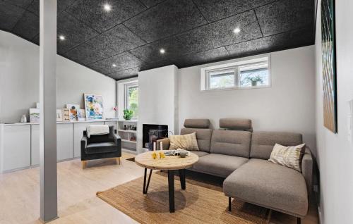 Ronde Casa | Cozy Home In Rønde With Wifi