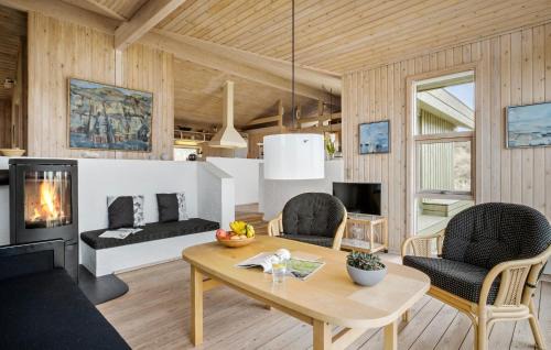Grønhøj Casa | Cozy Home In Saltum With House Sea View
