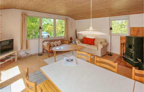 Samsø Casa | Cozy Home In Samsø With Kitchen