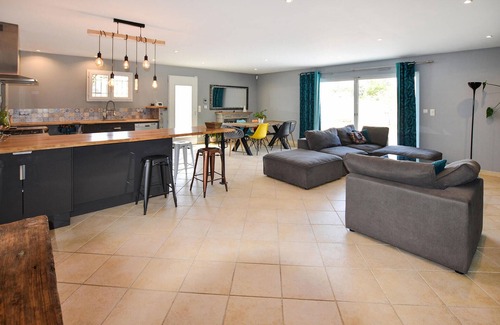 Sorgues Casa | Acogedora casa en Sorgues con WiFi