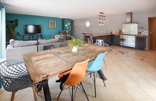 Sorgues Casa | Acogedora casa en Sorgues con WiFi