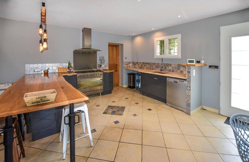 Sorgues Casa | Acogedora casa en Sorgues con WiFi