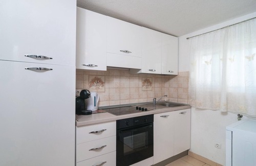 Stomorska Casa | Acogedora casa en Stomorska con cocina