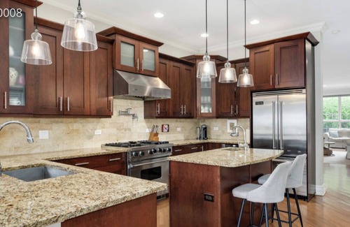 Palmer Square Casa | Cozy Home in the heart of Chicago W/Private Backyard & Games Room-Free parking.