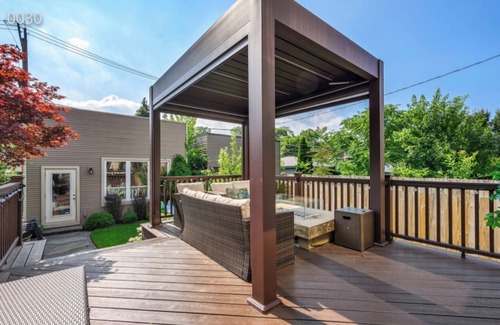 Palmer Square Casa | Cozy Home in the heart of Chicago W/Private Backyard & Games Room-Free parking.