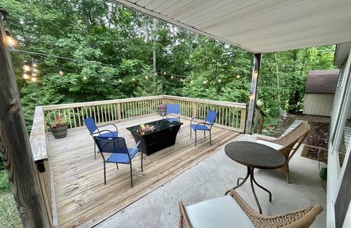 Lake Ann Casa | Cozy home in the heart of Lake Ann Village!