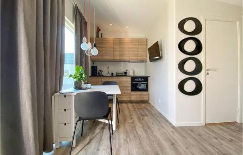 Tvaaker Casa | Cozy Home In Tvååker With Kitchen
